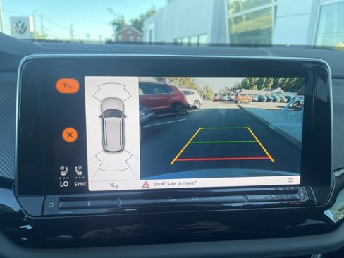 New 2025 Volkswagen Atlas Peak Edition SE image 18