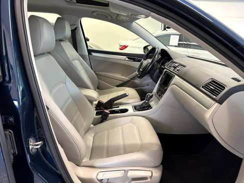 Used 2019 Volkswagen Passat Wolfsburg Edition image 22