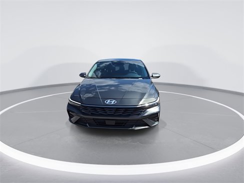 New 2025 Hyundai Elantra SEL image 3