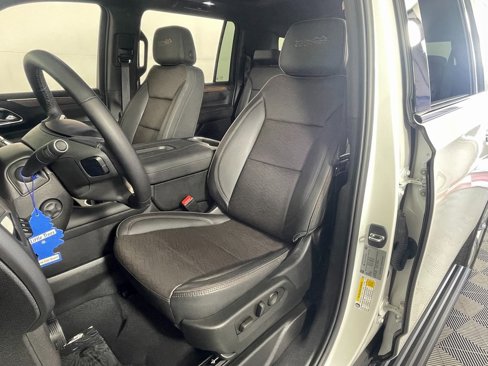 Used 2023 Chevrolet Suburban High Country image 22