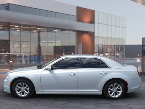 Used 2019 Chrysler 300 Touring image 3