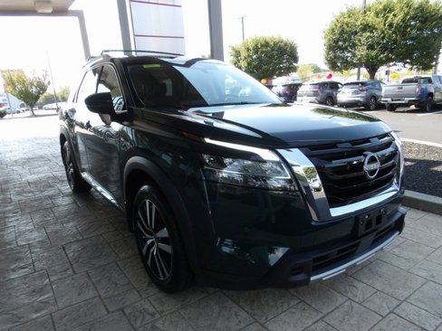 Certified 2023 Nissan Pathfinder Platinum image 3