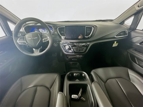 New 2025 Chrysler Pacifica Select image 9