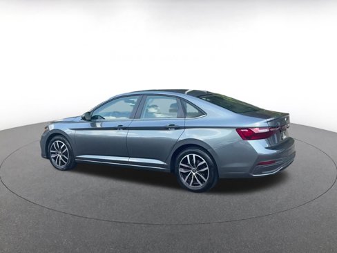 Used 2025 Volkswagen Jetta SE image 10
