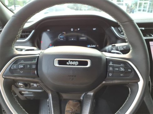 Used 2024 Jeep Grand Cherokee L Limited image 18