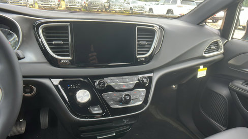 New 2026 Chrysler Voyager LX image 28