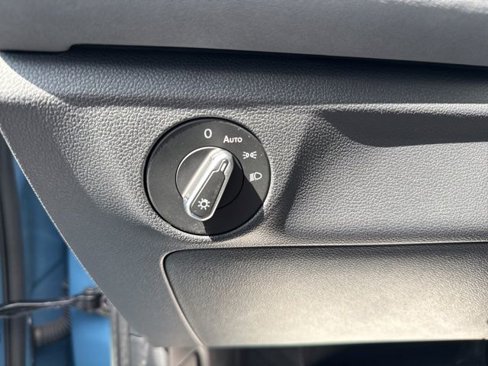Certified 2025 Volkswagen Jetta SE image 11