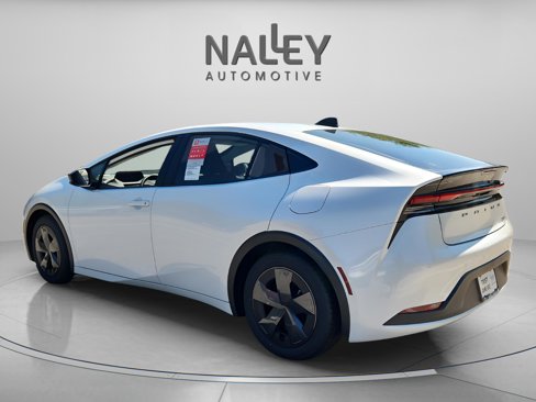 New 2026 Toyota Prius LE image 3