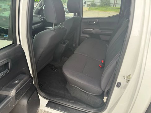Used 2019 Toyota Tacoma TRD Sport image 10