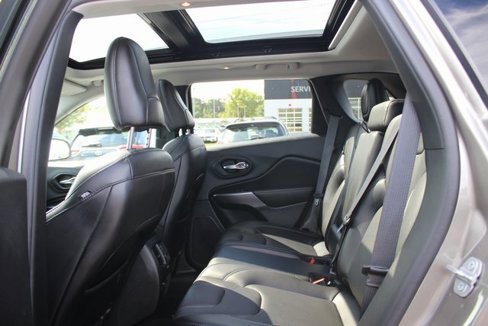Used 2021 Jeep Cherokee Limited image 22