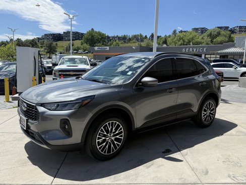 Certified 2025 Ford Escape SE image 3