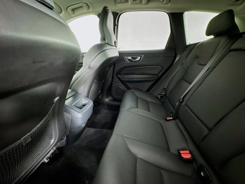 Used 2025 Volvo XC60 B5 Plus image 24