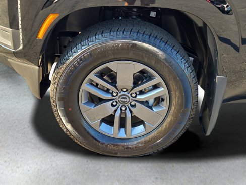 Used 2025 Nissan Frontier SV image 2