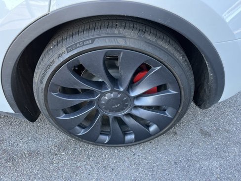 Used 2025 Tesla Model Y Performance image 17
