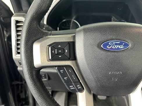 Used 2015 Ford F150 Platinum w/ Equipment Group 701A Luxury image 32