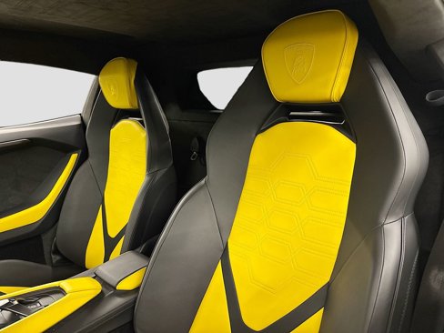 Used 2024 Lamborghini Revuelto image 16