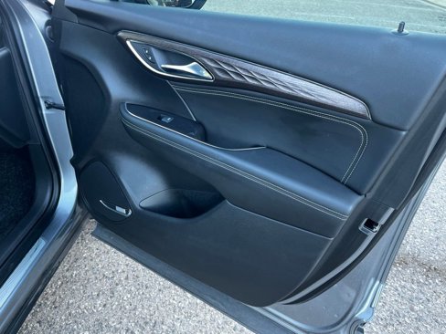 Used 2022 Buick Envision Avenir w/ Technology Package II image 23