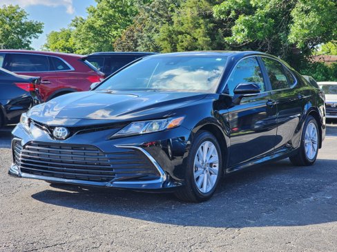 Used 2023 Toyota Camry LE image 3