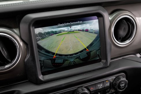 Used 2022 Jeep Wrangler Unlimited Sahara w/ Cold Weather Group image 32