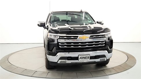 Used 2025 Chevrolet Silverado 1500 LTZ image 2