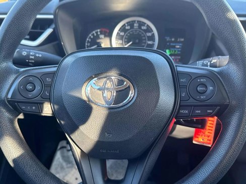Used 2021 Toyota Corolla LE image 15