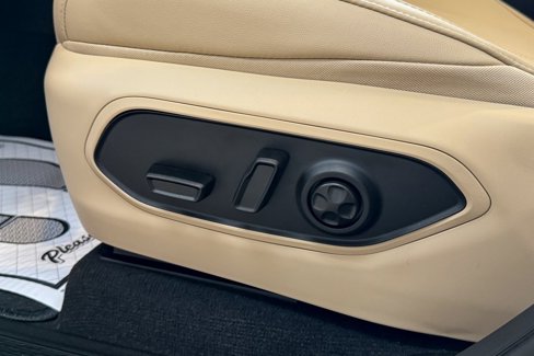 New 2025 Jeep Grand Cherokee L Limited w/ Luxury Tech Group II image 13