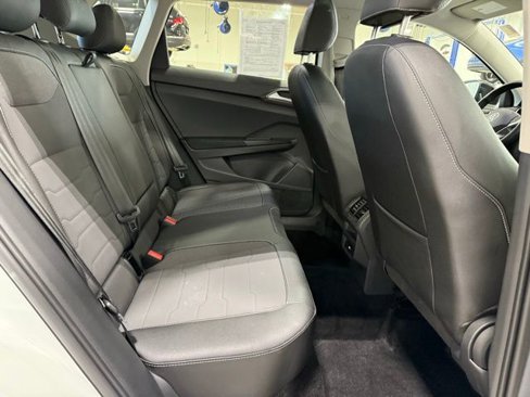 Certified 2025 Volkswagen Taos SE image 24
