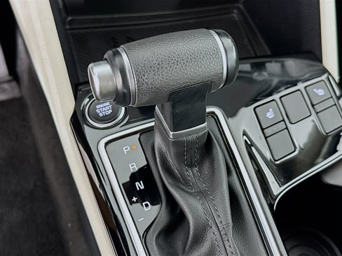 Used 2025 Kia Sportage EX image 19