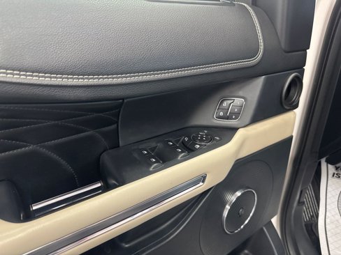 Used 2018 Ford Expedition Max Platinum image 9