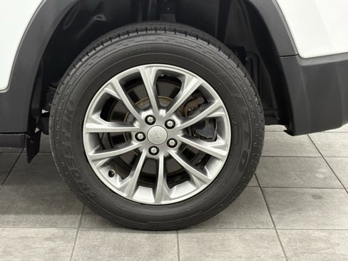 Used 2019 Jeep Cherokee Latitude Plus w/ Trailer Tow Group image 7