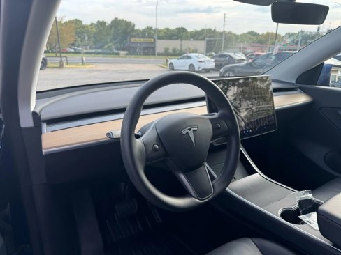 Used 2020 Tesla Model Y Long Range image 3