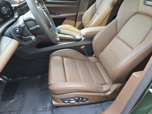 New 2025 Porsche Macan 4S Electric image 5