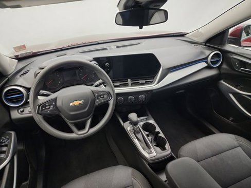 Used 2025 Chevrolet Trax LS w/ LS Convenience Package image 16