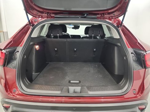 Used 2025 Chevrolet Trax LS w/ LS Convenience Package image 8