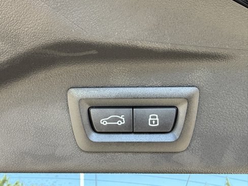 New 2026 BMW X7 M60i w/ Climate Comfort Package image 16