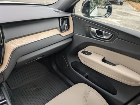 New 2026 Volvo XC60 B5 Plus w/ Protection Package Premier image 18