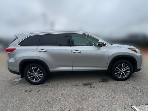 Used 2019 Toyota Highlander XLE image 8