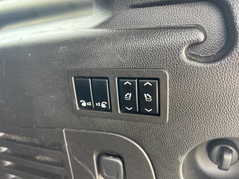 Used 2016 GMC Yukon XL SLT image 13