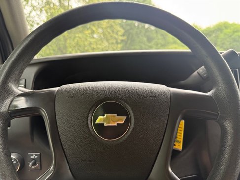 Used 2015 Chevrolet Express 2500 image 30