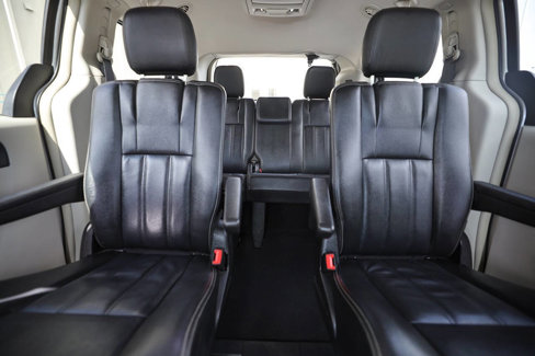 Used 2015 Chrysler Town & Country Touring image 10