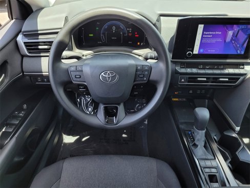Used 2025 Toyota Camry LE image 13