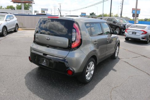 Used 2016 Kia Soul + image 11