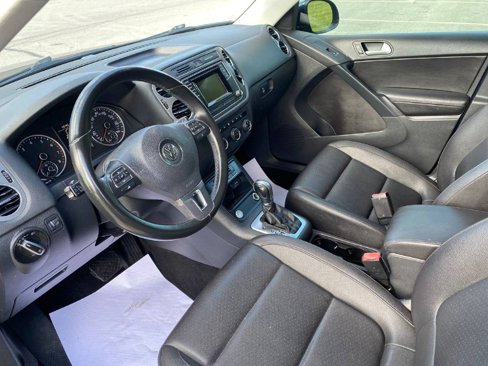 Used 2016 Volkswagen Tiguan S image 8