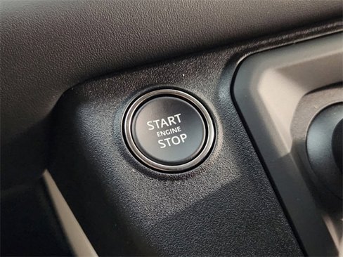 New 2024 Land Rover Defender 110 SE image 21
