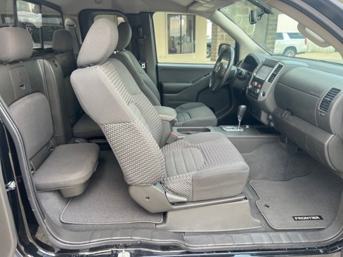 Used 2021 Nissan Frontier SV image 24