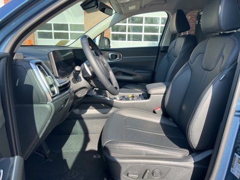 Certified 2025 Kia Sorento EX image 12