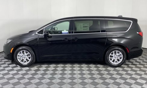 New 2025 Chrysler Voyager LX image 13