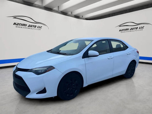 Used 2018 Toyota Corolla LE image 2