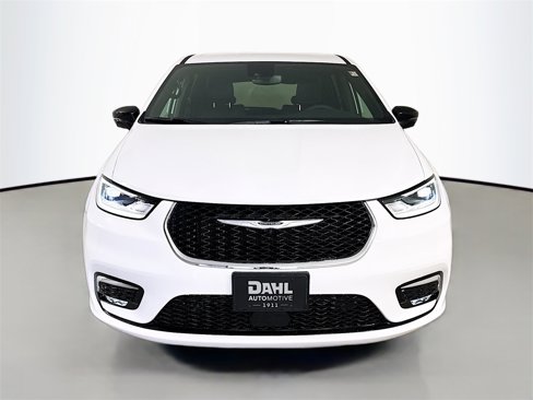 New 2026 Chrysler Pacifica Select image 3