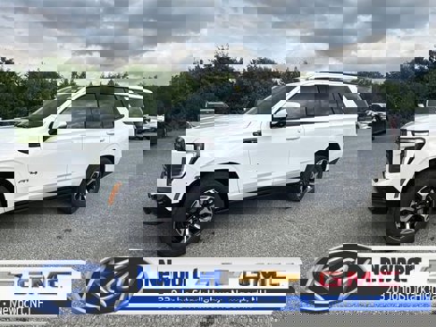 New 2025 GMC Yukon AT4 Ultimate w/ LPO, Floor Liner Package image 1